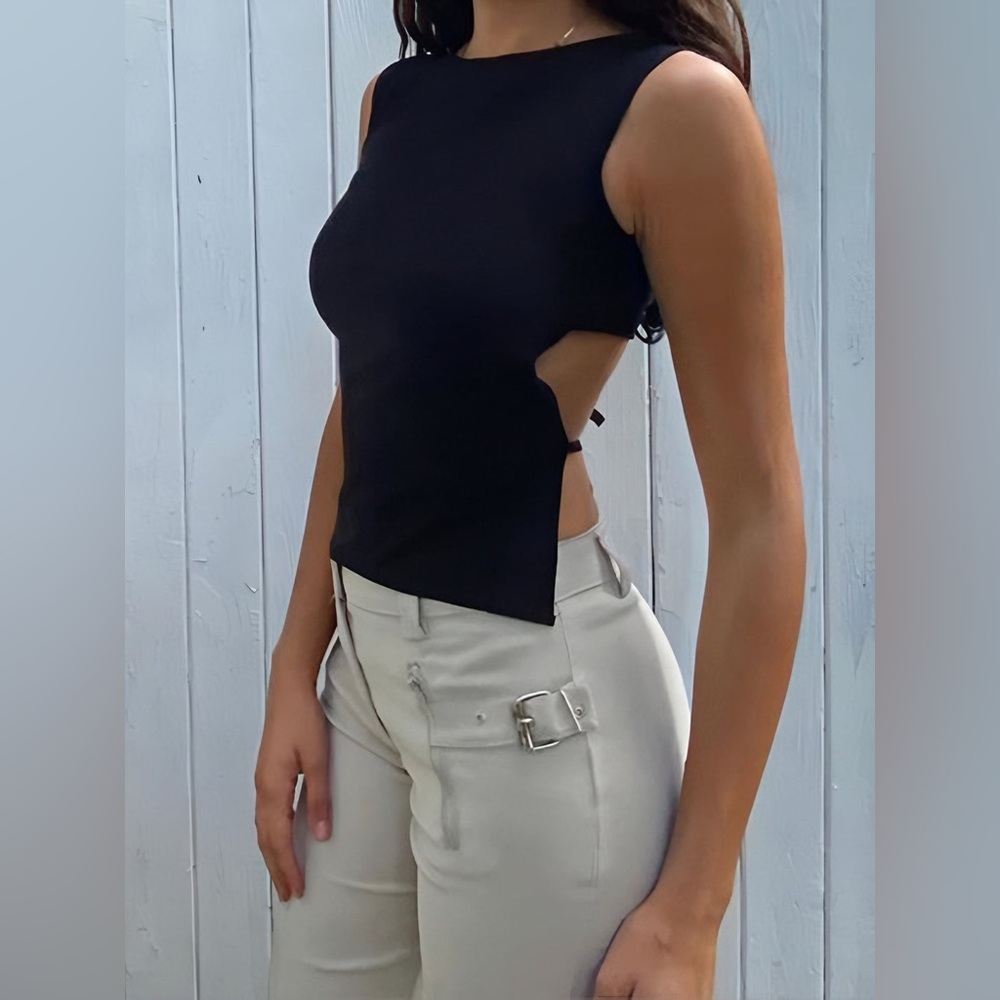 BROWN Tie-Back Crop Top - Picture 2 of 4